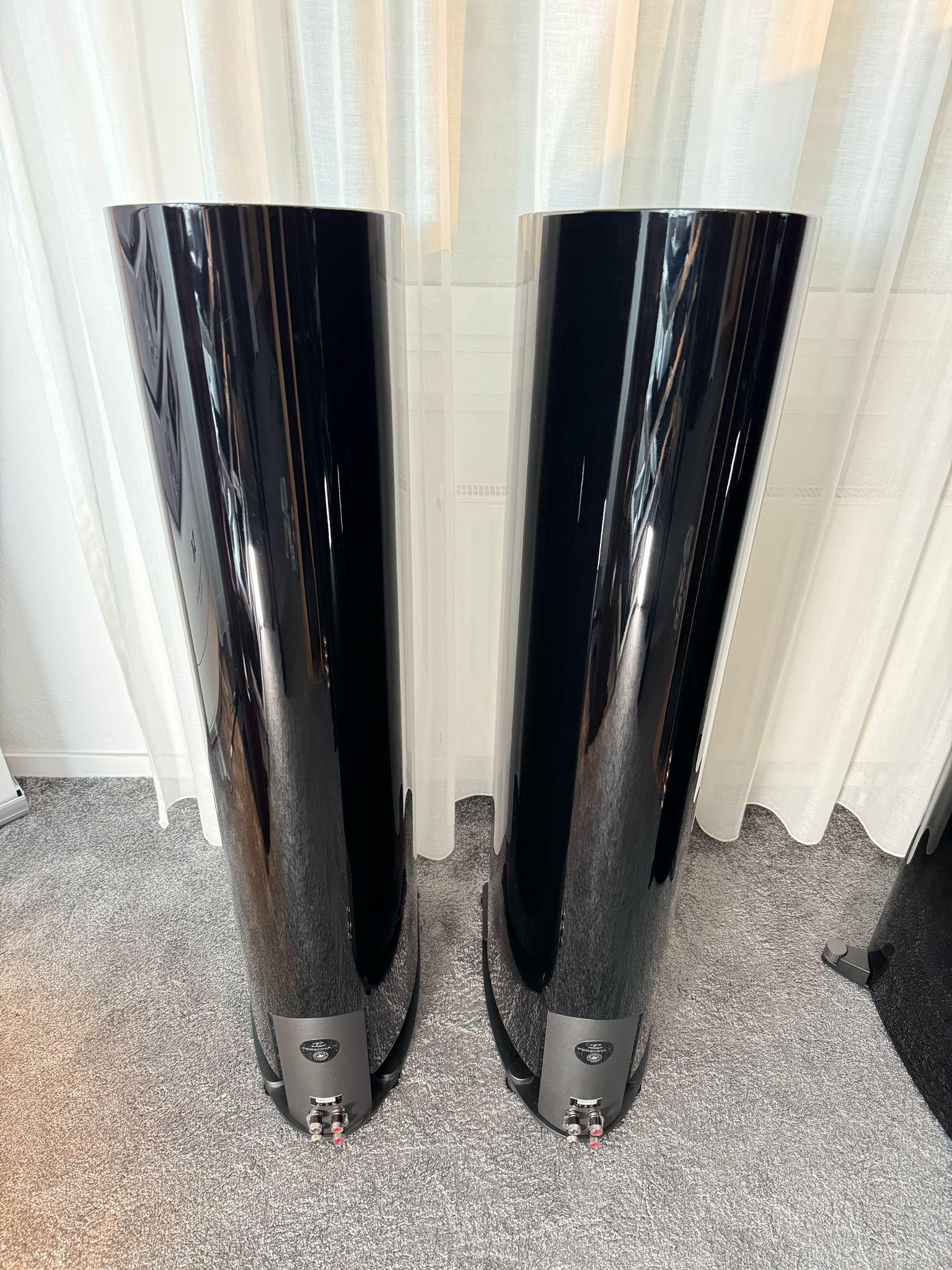 Paradigm Persona 7F speakers in black gloss 7