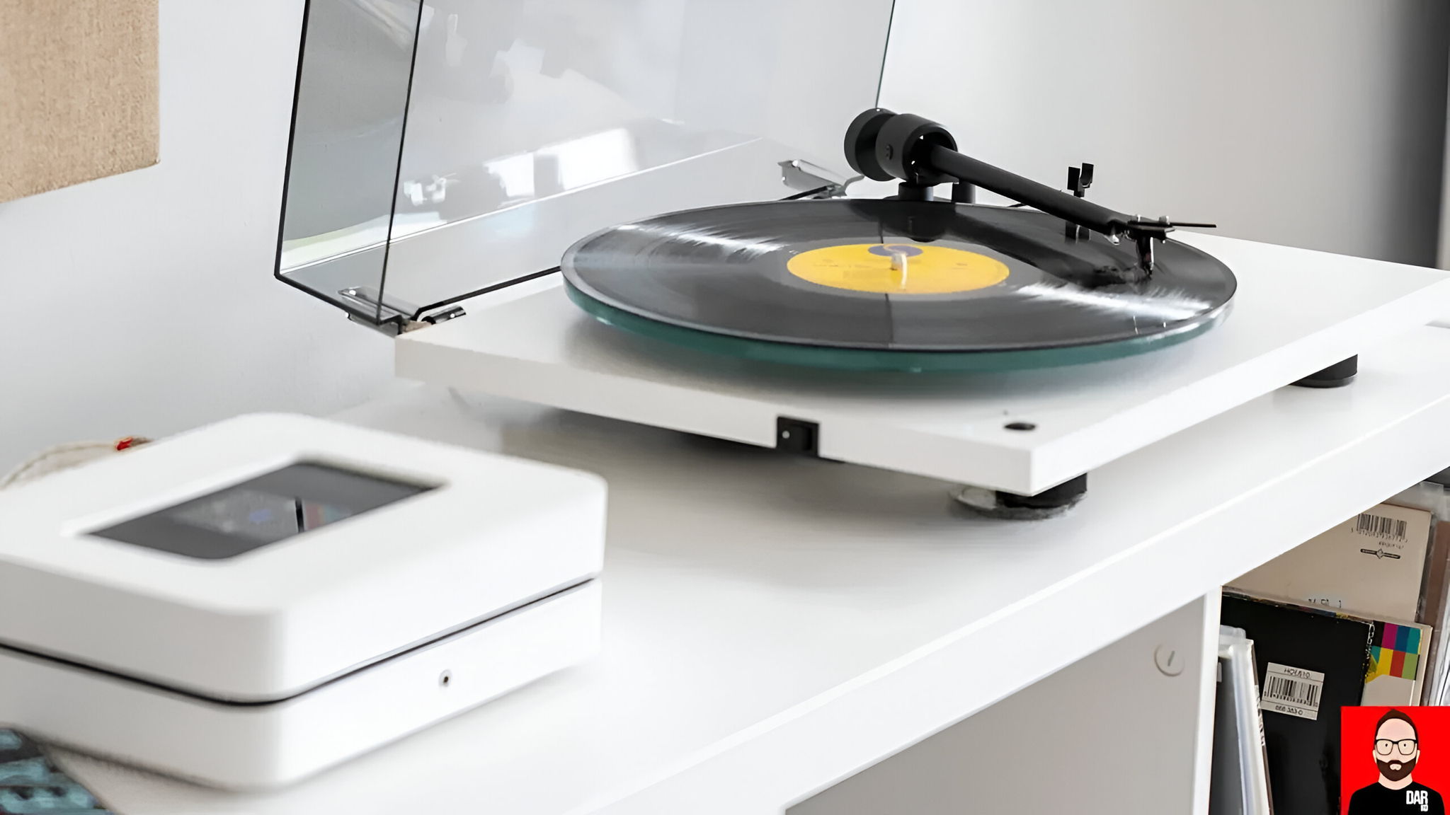 Pro-Ject T1 EVO in Gloss White with Ortofon OM10e Phono... 4
