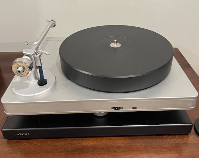 Clearaudio Performance DC with Verify Tonearm 5