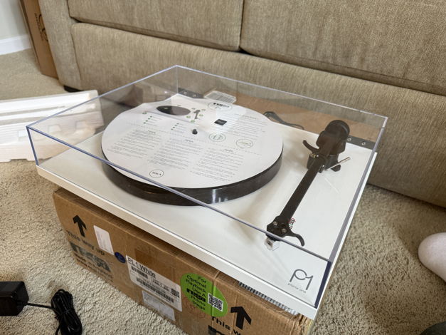 Rega Research Planar 1 Turntable with new AT3600L MM Ca...