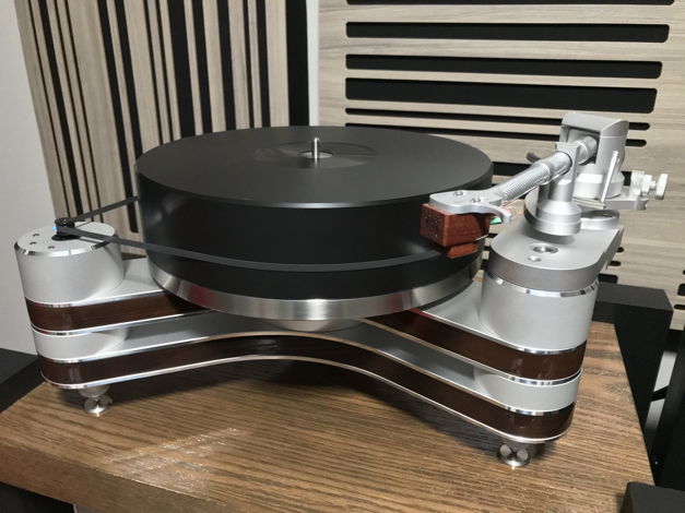Clearaudio Innovation Turntable With Universal 9" Tonea...