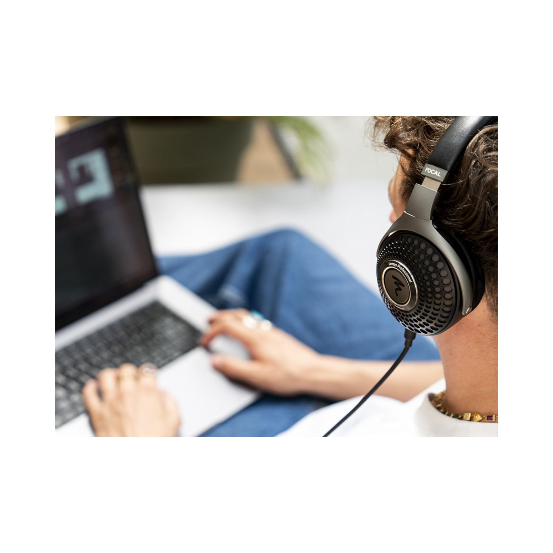 Focal Lensys Professional Closed-Back Over-Ear Headphon... 9