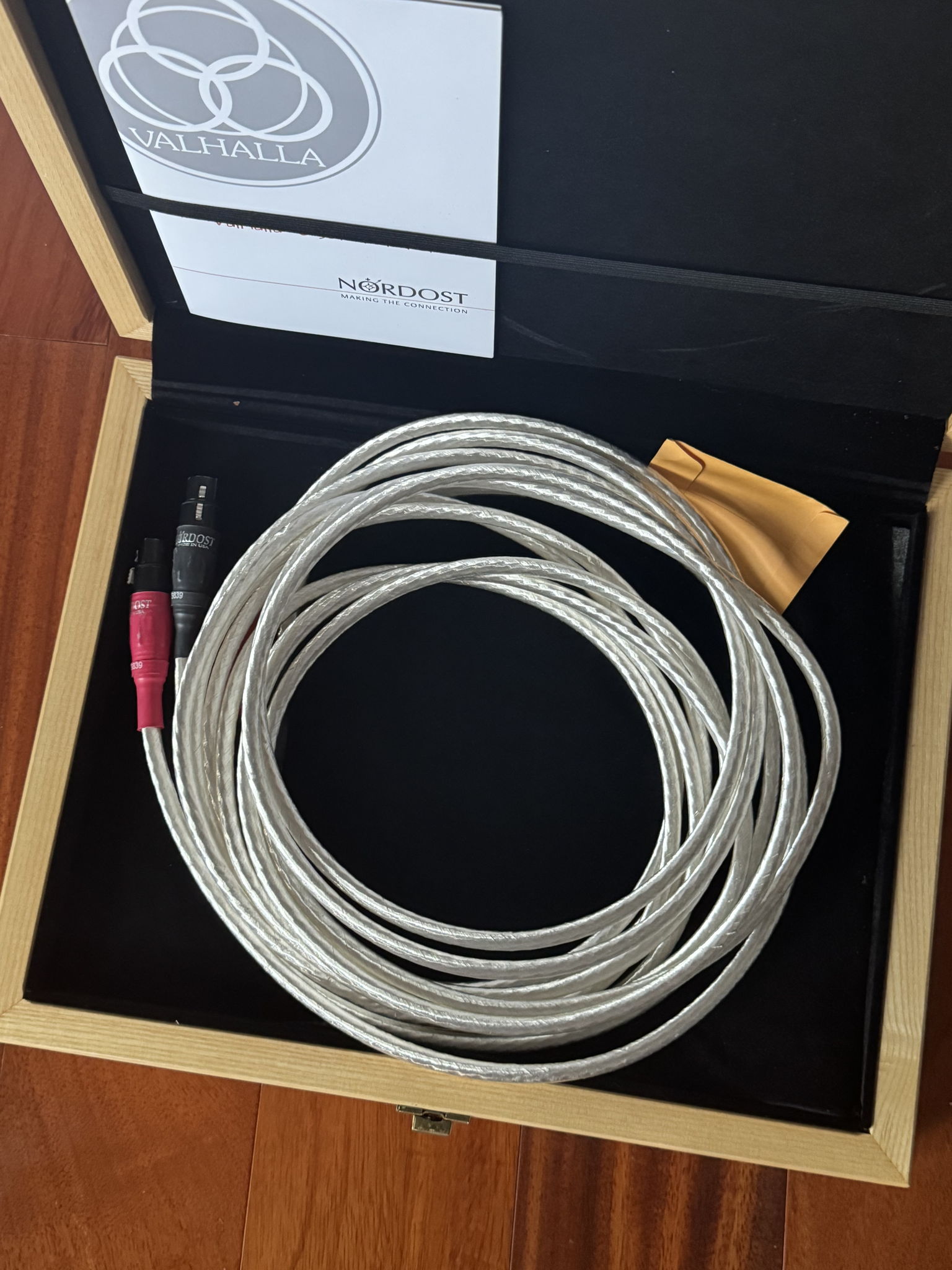 Nordost Valhalla XLR interconnects 4 meters with wood box 4