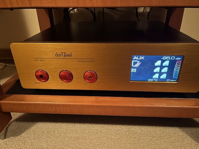 darTZeel LHC-208. Built in DAC 6