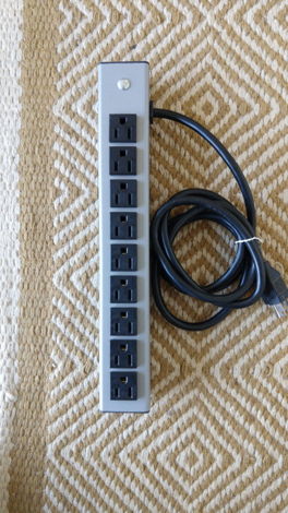 Wiremold L-10230 Power Strip "NAIM Audio" 9 Outlets, 6f...