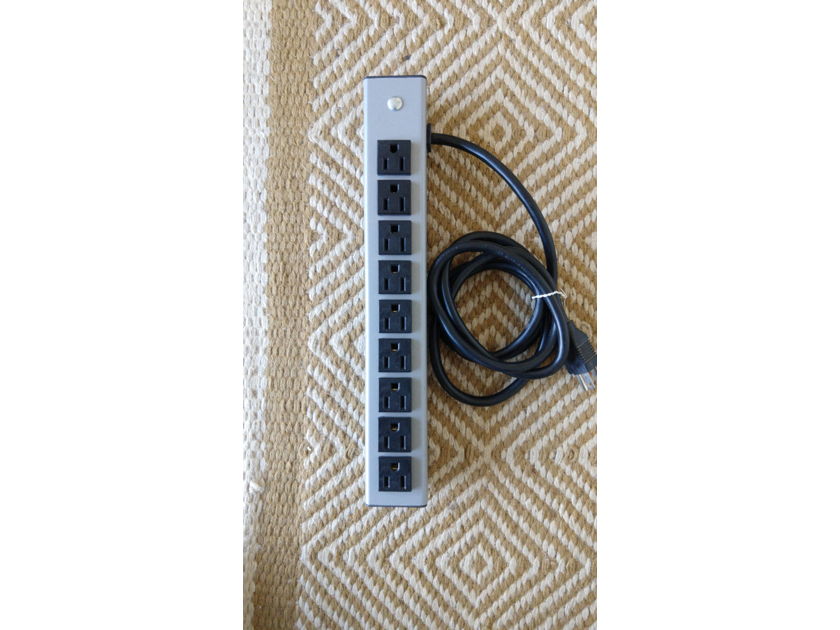 Wiremold L-10230 Power Strip "NAIM Audio" 9 Outlets, 6ft Cord