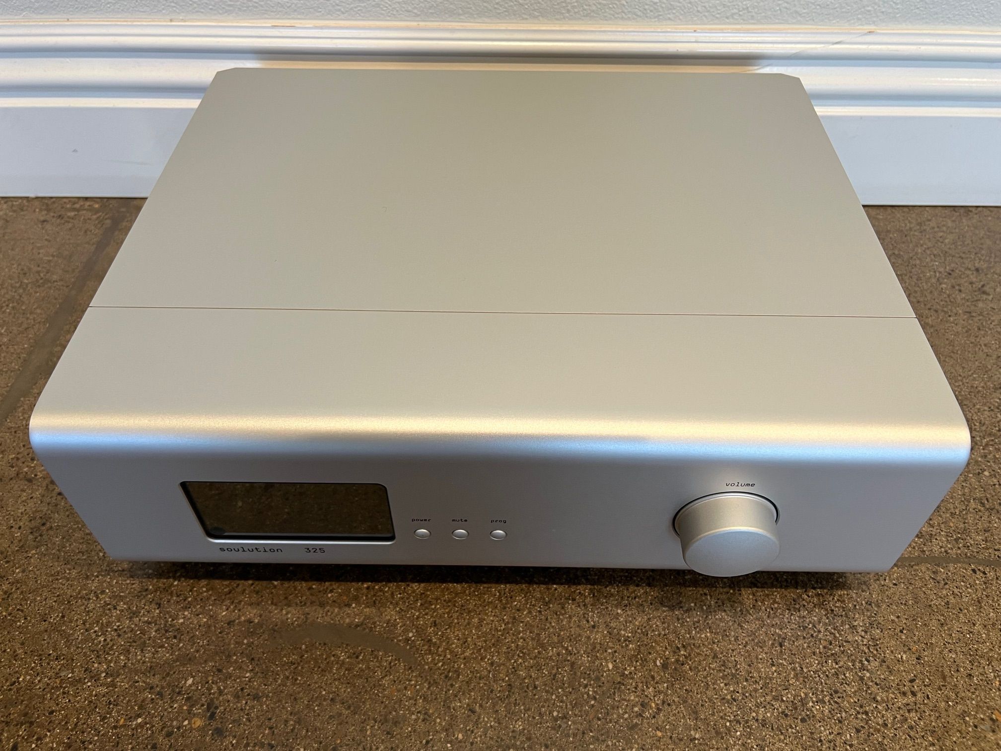 Soulution 325 Preamplifier -- Excellent Condition (see ... 3