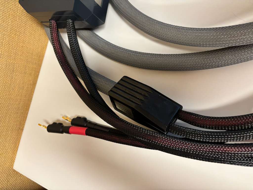 Spectral MH-770 Untralinear Reference II - Speaker Cable 11