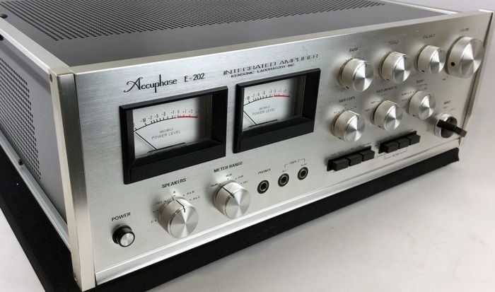 Accuphase E-202 Integrated Amplifier with Meters - WOW!