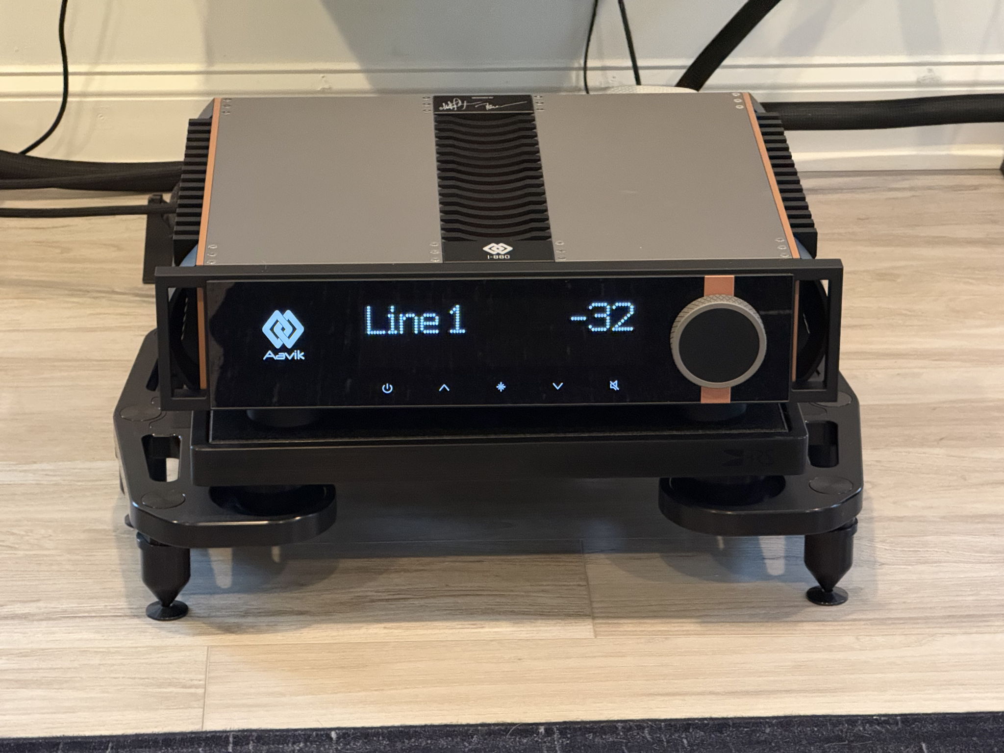 Aavik i-880 integrated amp class A 200w into 8 ohms 