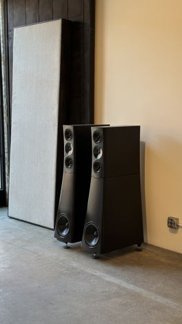 YG Acoustics Sonja 2.2i Speakers - Black