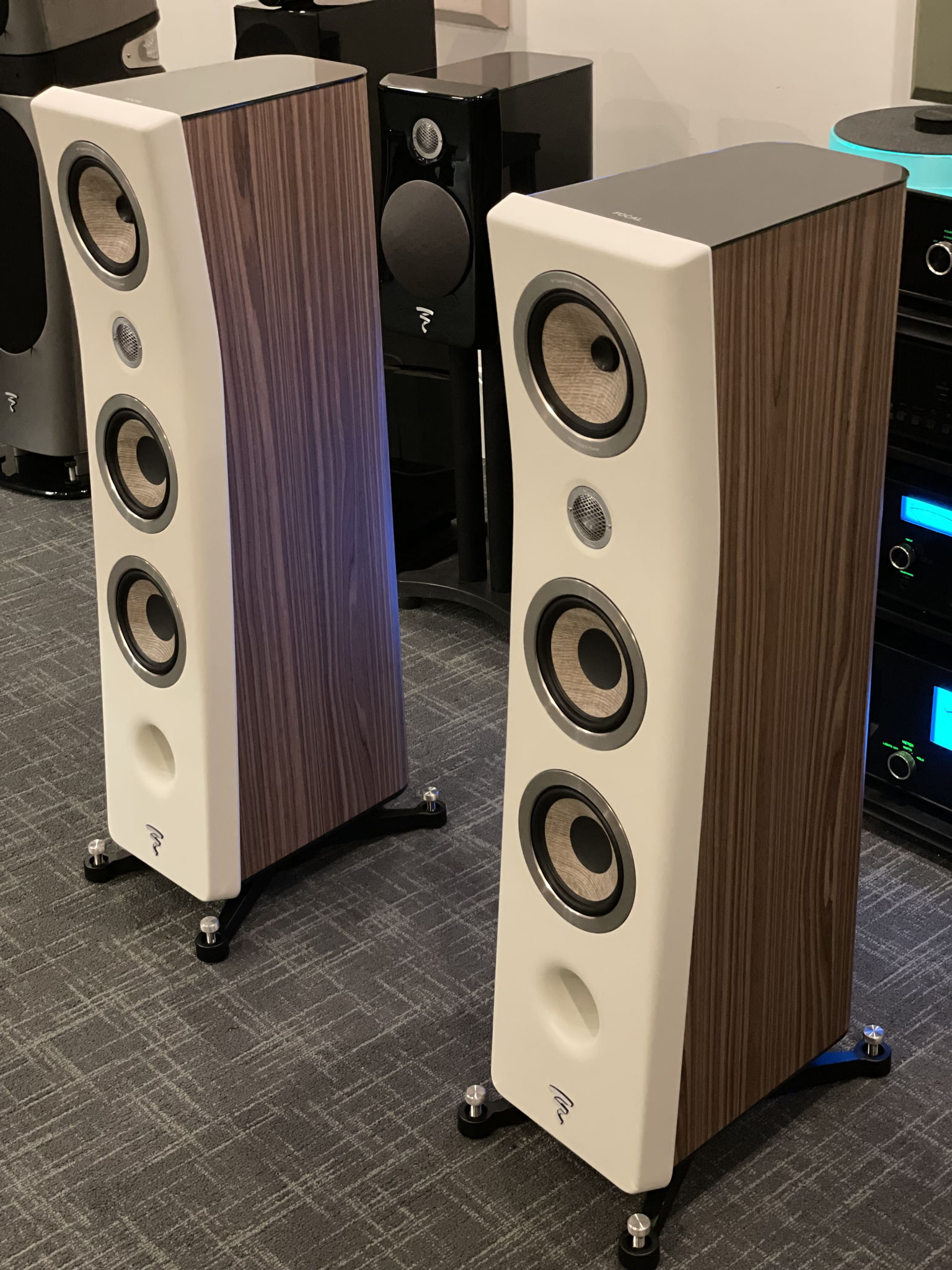 Focal Kanta N°2 -Walnut-Ivory (Pair) **Trade in**