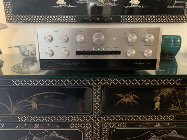 ACCUPHASE C-200    ( NEAR MINT PREAMP!)