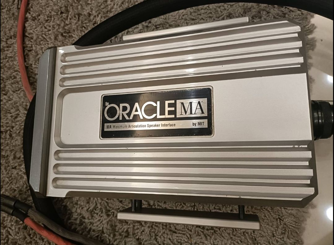 MIT Oracle MA speaker cables 8 ft pair actually near 11... 2