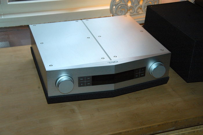 TAD C600 Preamplifier in SIlver with Power supply
