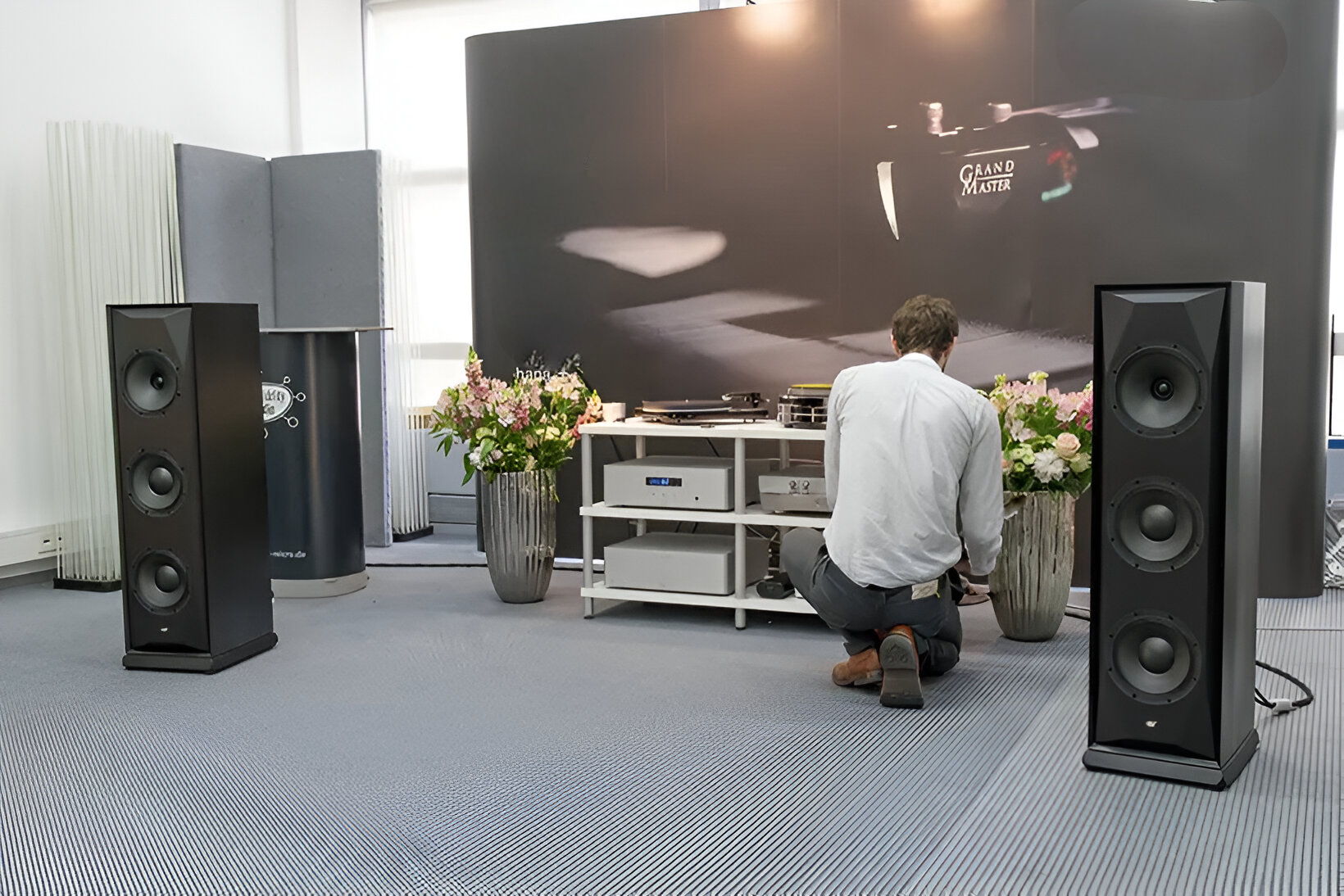 MoFi Electronics SourcePoint 888 Floorstanding Speakers...