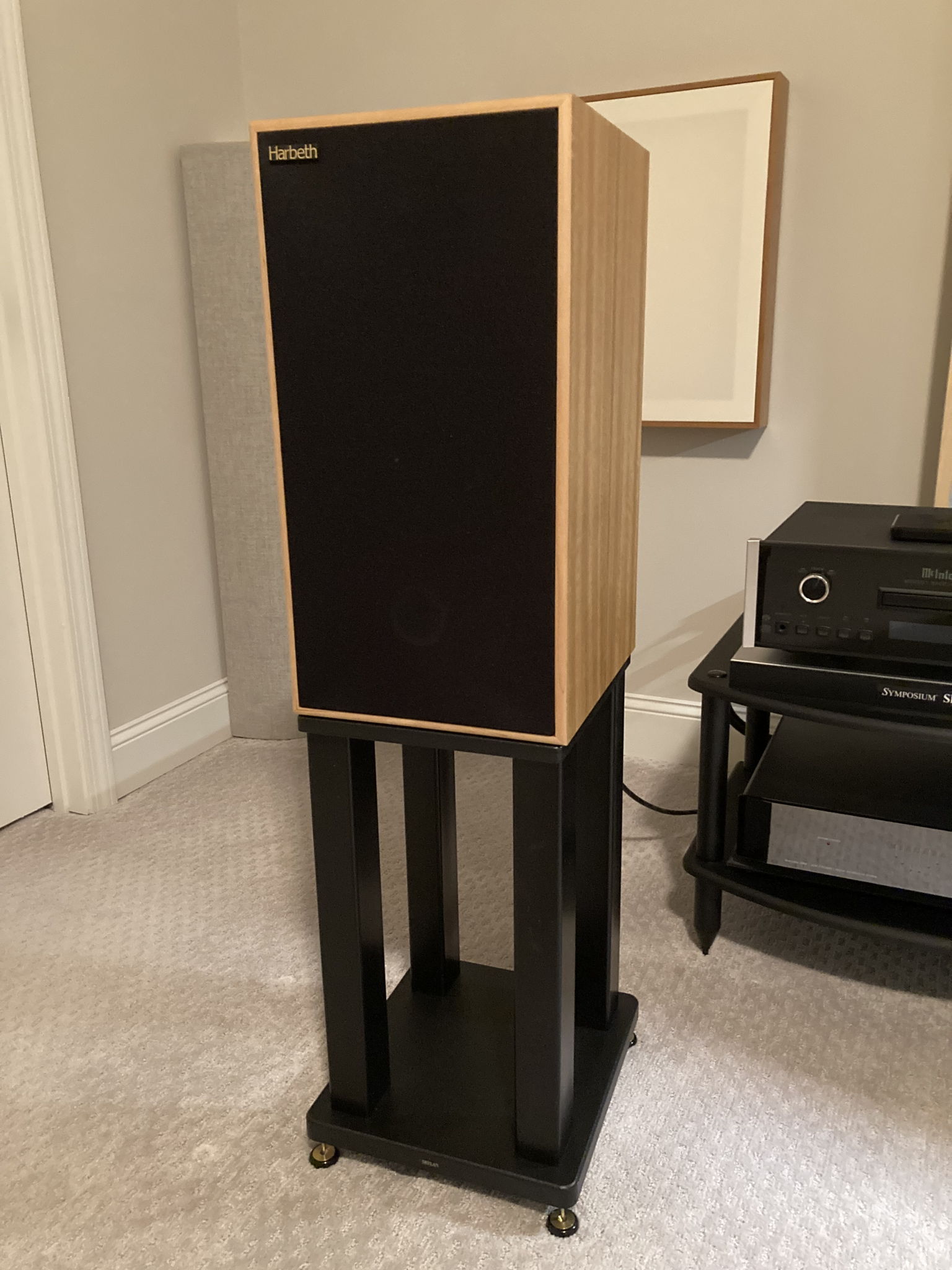 Harbeth HL Compact 7ES-3 on Skylan SKY-4P20 stands