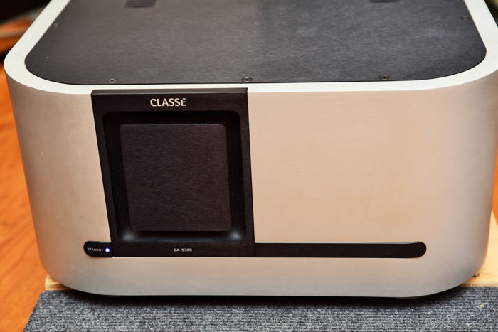 Classe CA-5300 (300W x 5)