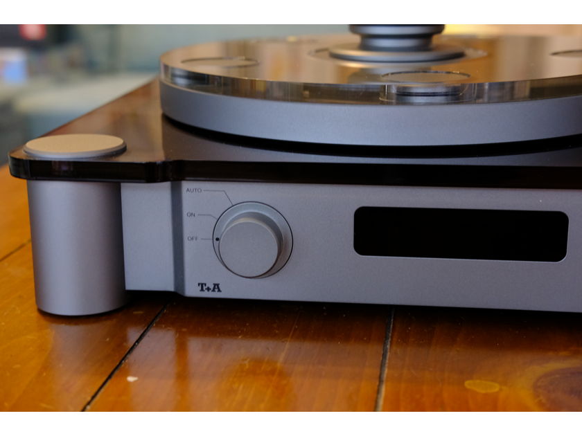 Turntable T+A G10 with RB900