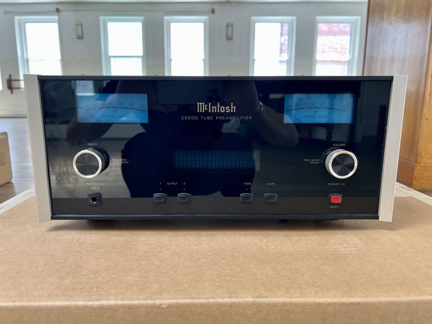 McIntosh C2600 tube preamp with built in DAC in excellent condition w/ all factory accessories