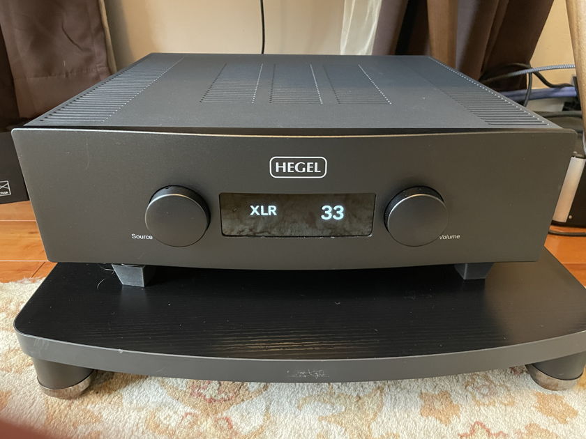Hegel 390 Integrated Amp - Absolutely flawless and only 3 months old.