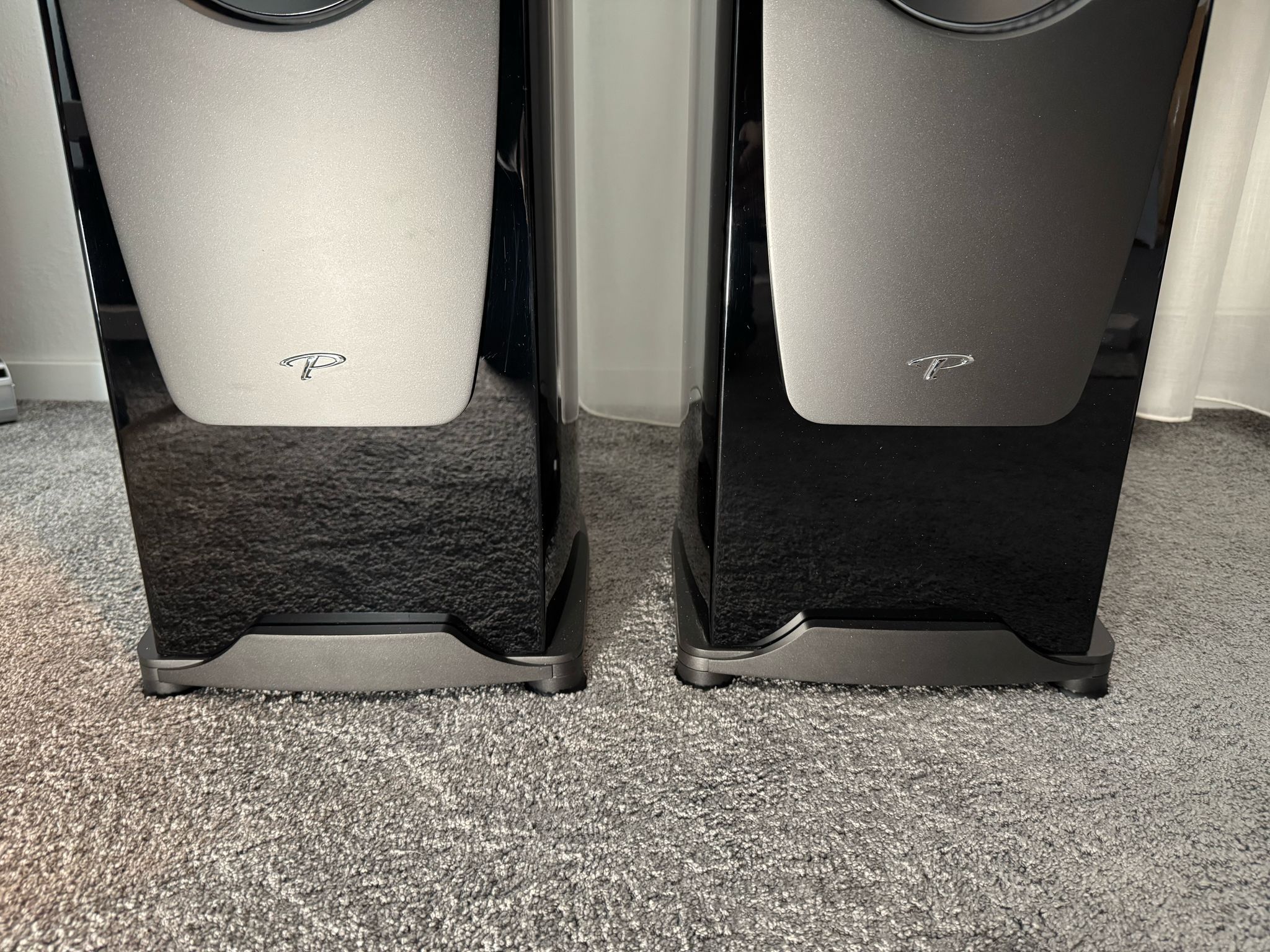 Paradigm Persona 7F speakers in black gloss 8