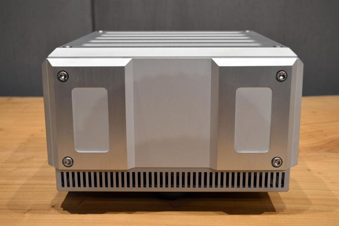 Isotek Titan G2 - High Current 4600 Watt Power Conditioner