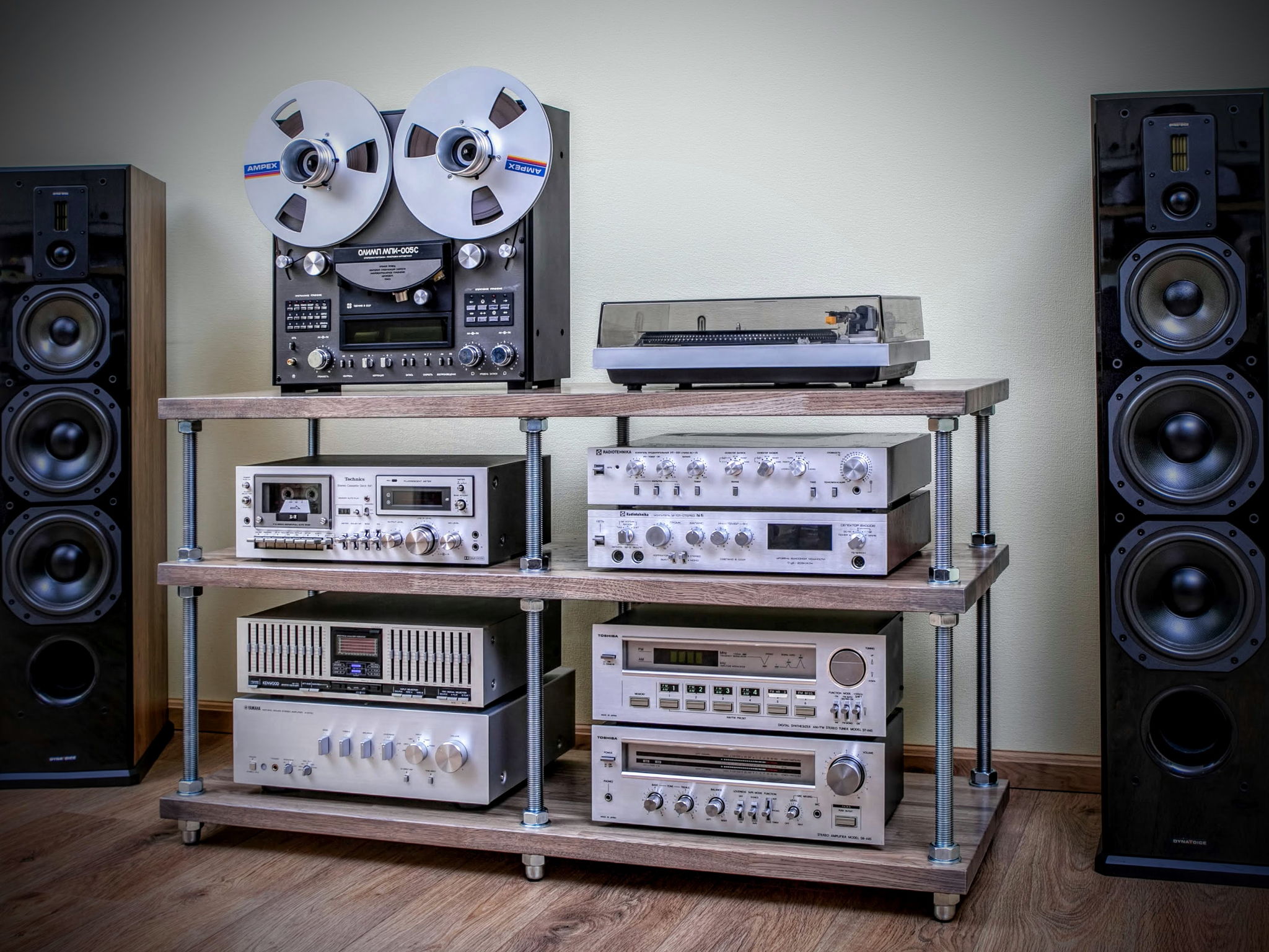 Audio rack with adjustable oak shelves 8