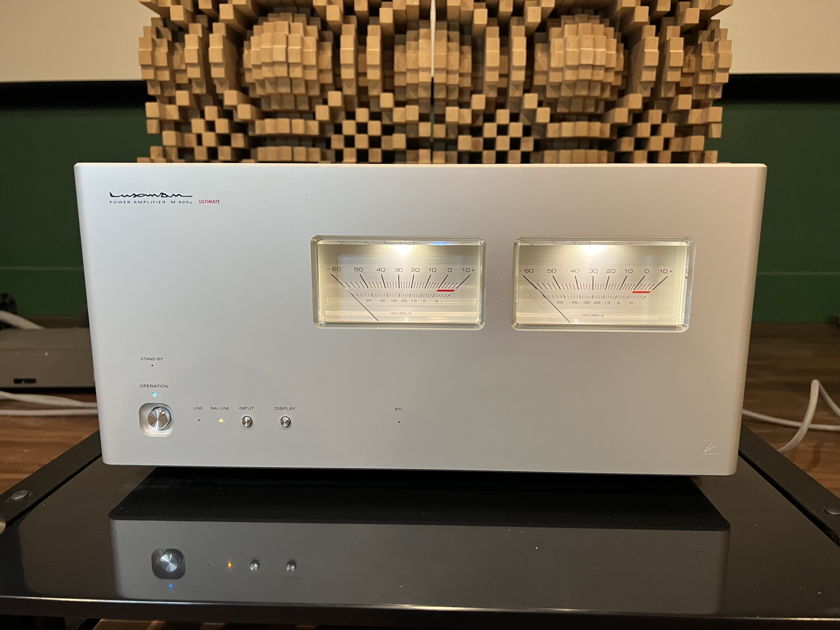 Luxman M-900u Stereo Amplifier