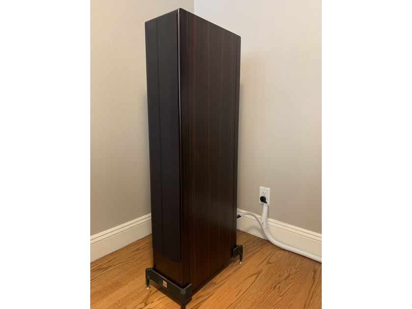 Vienna Acoustics Beethoven Concert Grand Rosewood fronts and center