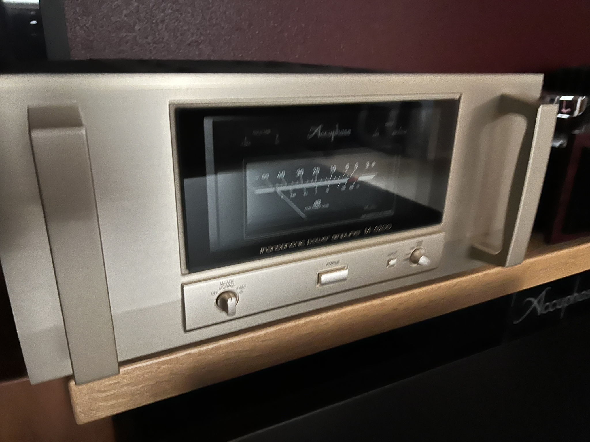 Accuphase m-6200