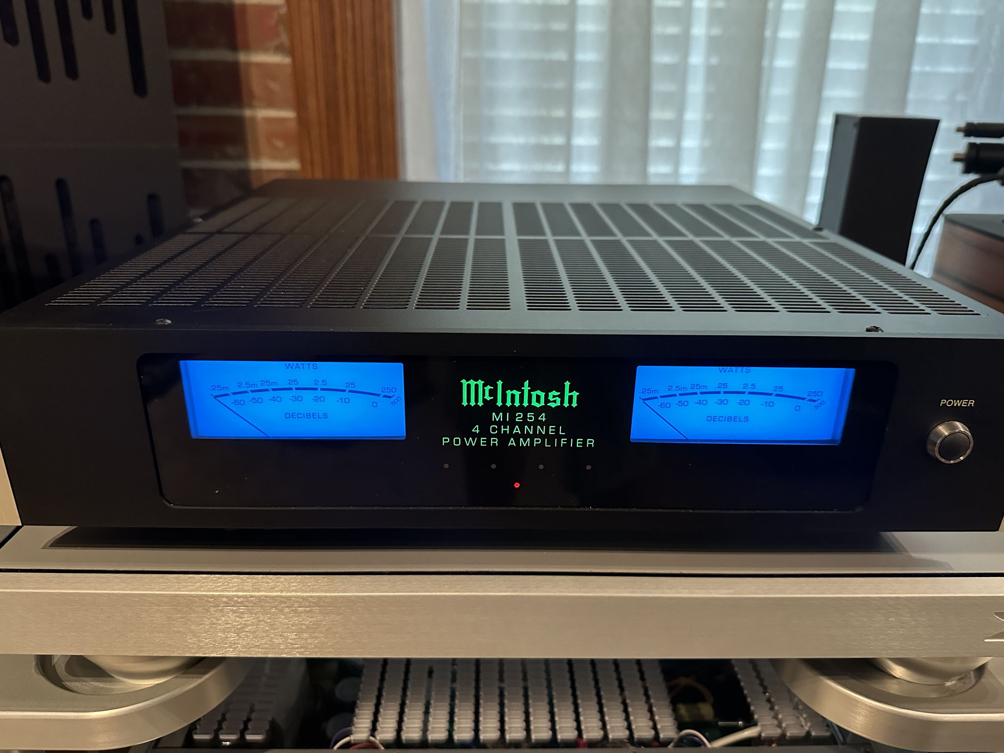 McIntosh MI254 4 channel amp 3