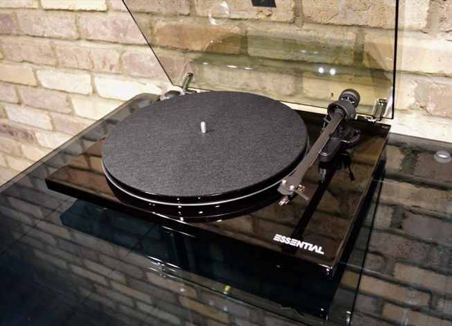 Pro-Ject Essential lll Phono Turntable - Black w/ Ortof...