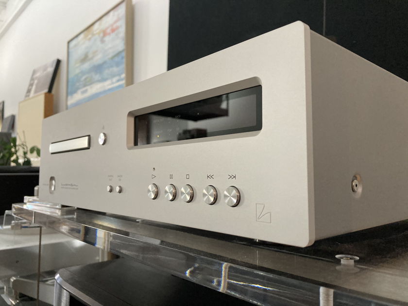 Luxman D-05 Super Audio CD [SACD] Player