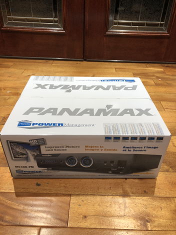 Panamax M5300pm 11 outlet Home theater power conditione...