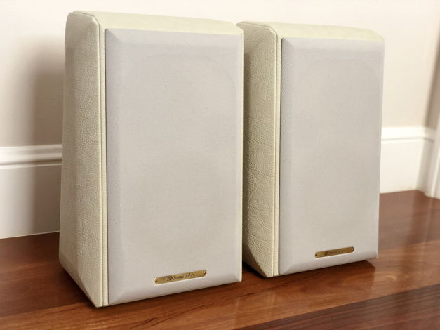 Sonus Faber Wall Audiophile Speakers in White Leather