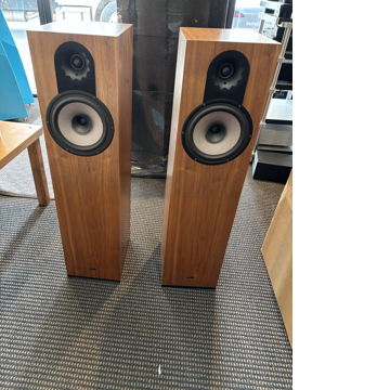 QLN Sonora Loudspeakers in Walnut Matte