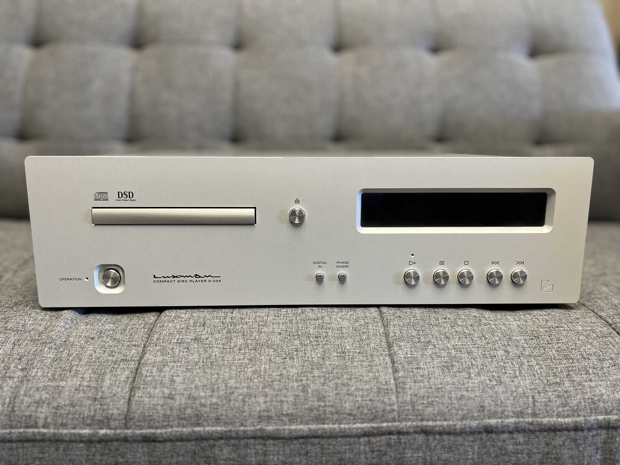 Luxman - D-03x - Digital Player/DAC - Customer Trade In... 2