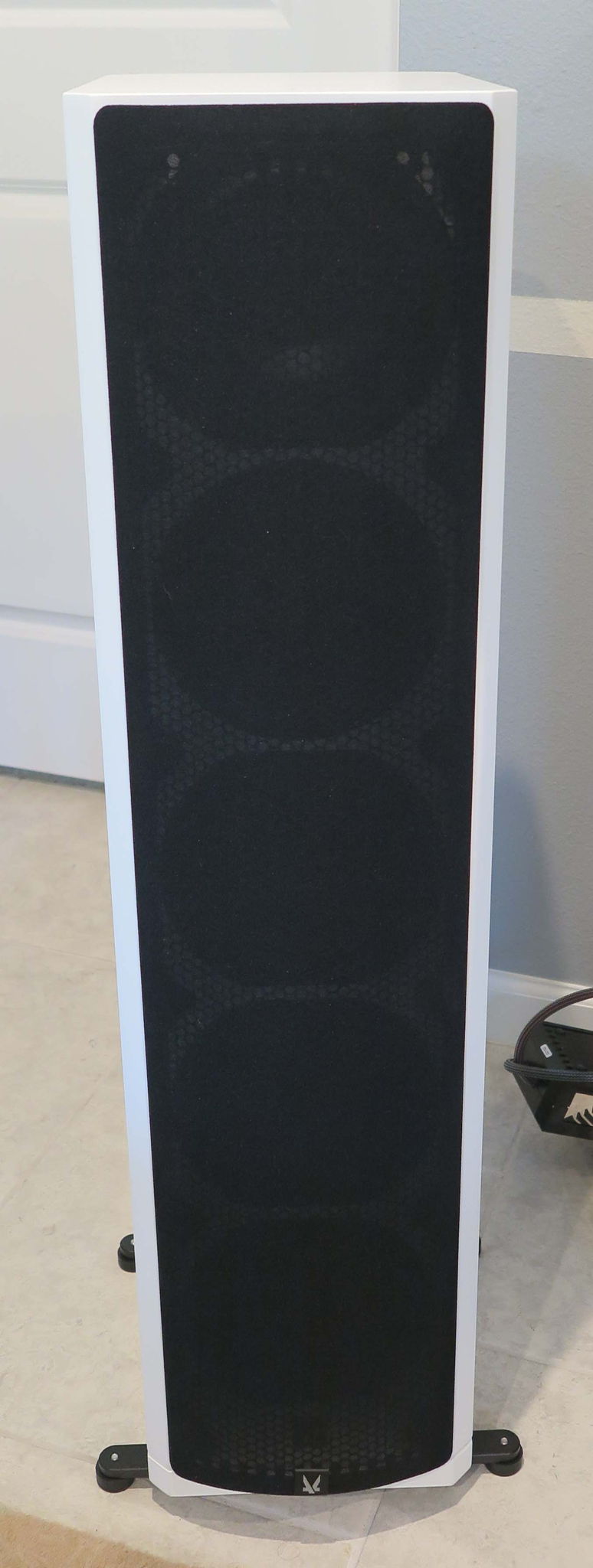 Arendal 1723 S speakers in Satin White 2