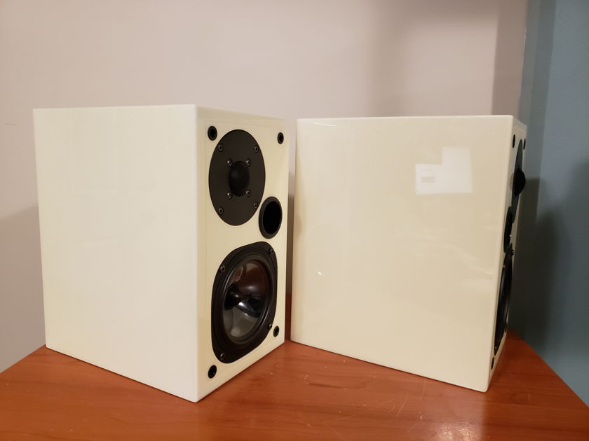 Usher Audio S-520 Loudspeakers. Save over 67%.