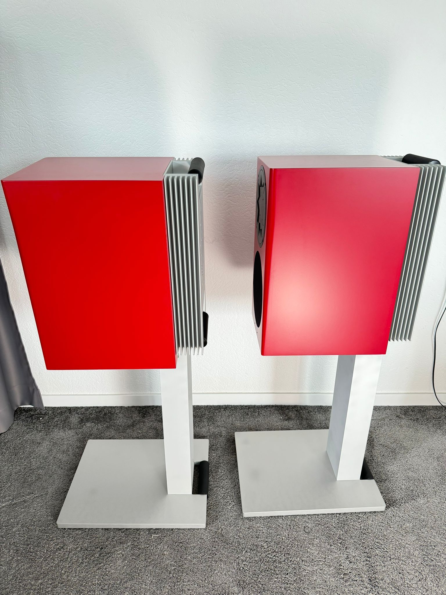 Manger GMBH MSMc1 speakers with stands in red 16