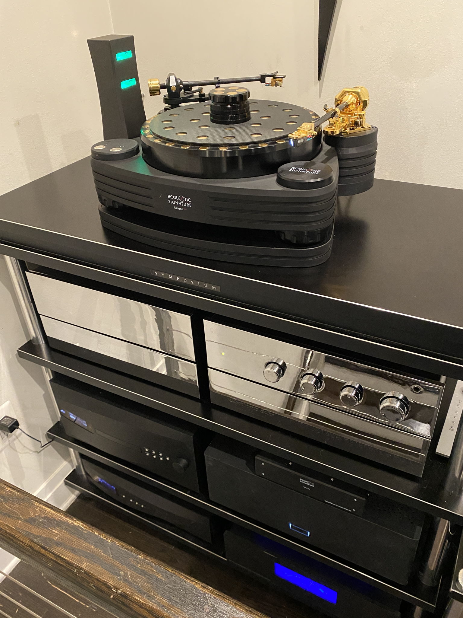 Acoustic Signature Ascona Neo Turntable/Tonearms; Symphonic Line Erleuchtung Mk3D Reference Tube Preamplifier w/ Turbo Ref. Power Supply; Symphonic Line Ref. Phono HD Preamplifier w/Turbo Ref. Power Supply; dCS Vivaldi One DAC/SACD/CD/Digital Player; Taiko Extreme Server; dCS Vivaldi Reference Clock; Synergistic Research Powercell SX Power Conditioner