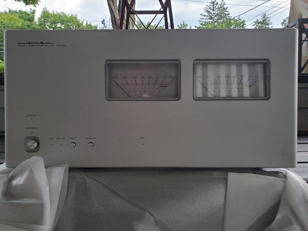 Luxman M-900u Amplifier