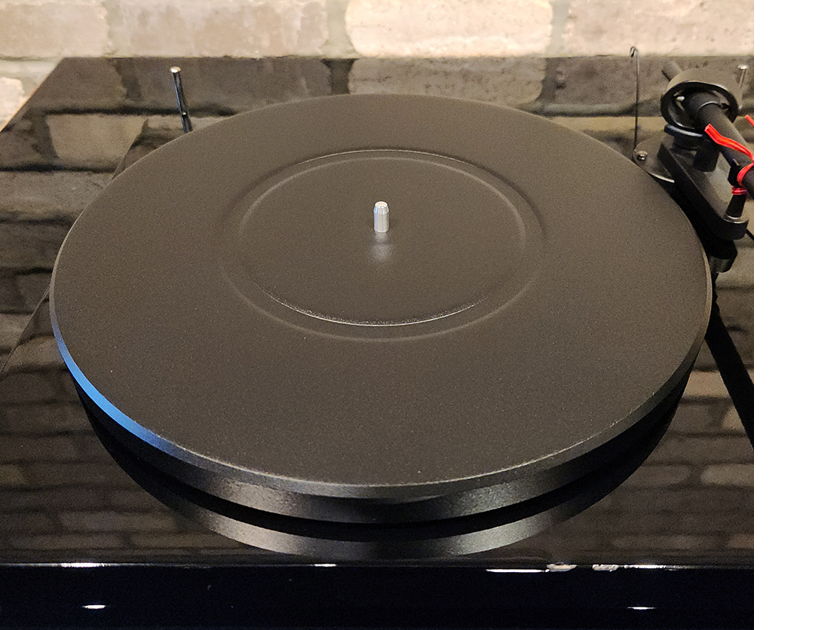 Pro-Ject Debut lll Phono SB in Gloss Black w/ Ortofon OM 5E Cartridge