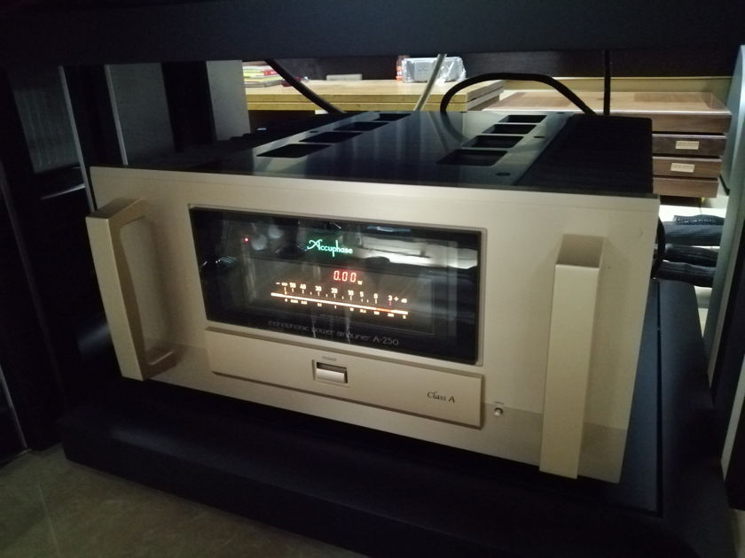 Accuphase A250 Class-A Mono Block Flagship Power Amplifier