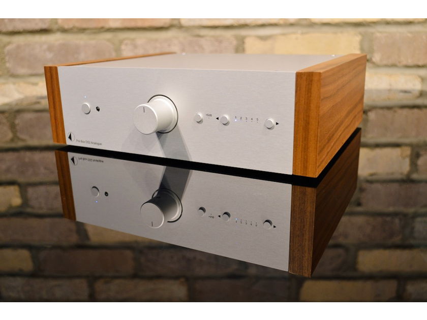 Pro-Ject Audio Systems Pre Box DS2 Analogue - Silver w/ Walnut Side Panels