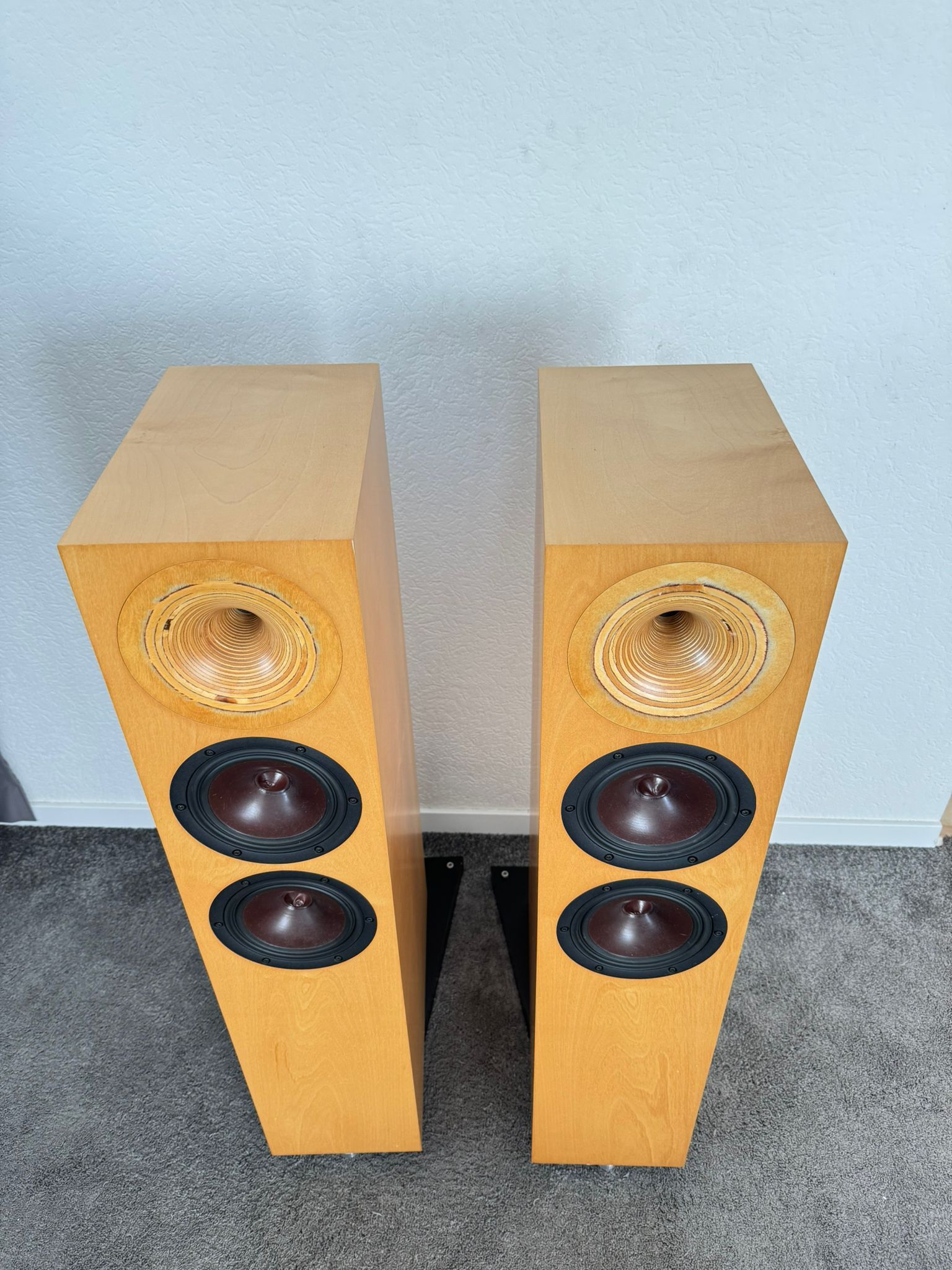 Odeon Tosca S speakers in maple 2