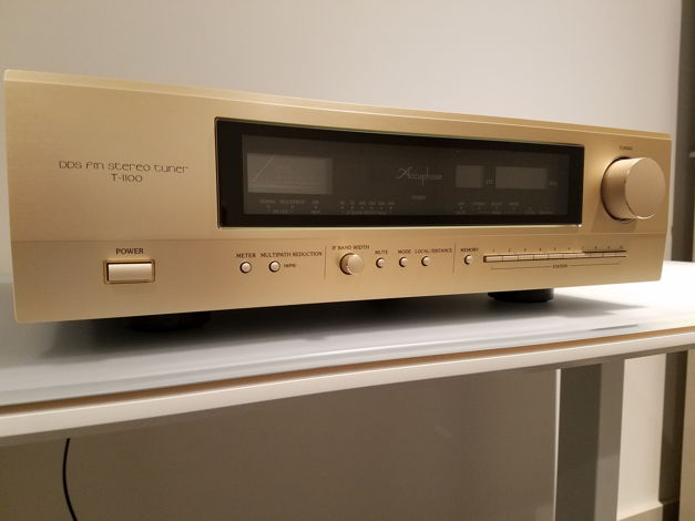 Accuphase T-1100