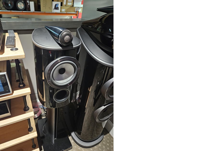 B&W (Bowers & Wilkins) 805  (stands not included) Priced Reduced