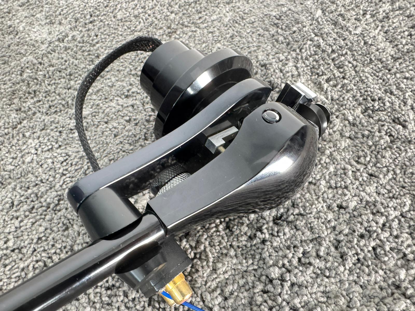 Helius Designs Omega 10.5 tonearm 3